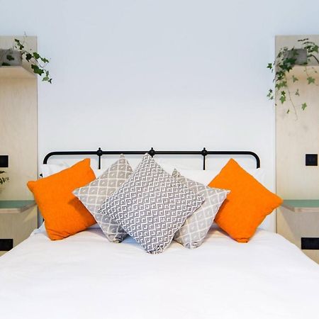 The Plywood Flat, Modern Style In A Traditional Tenement EDI Exterior foto